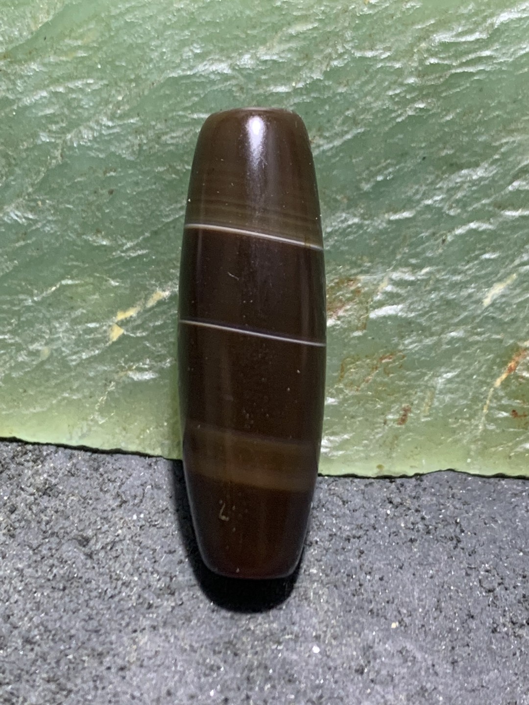 精美缠丝玛瑙天珠形桶珠一个，