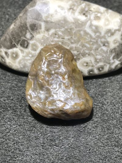 精美戈壁高玉化血脉筋脉石小原石一颗， - 精美戈壁高玉化血脉筋脉石小原石一颗，