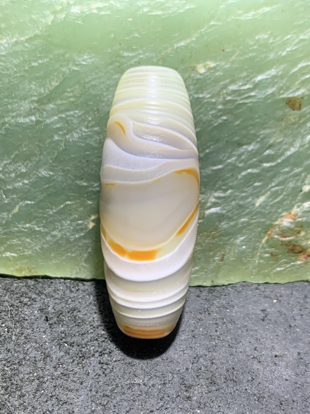 精美缠丝玛瑙天珠形桶珠一个，