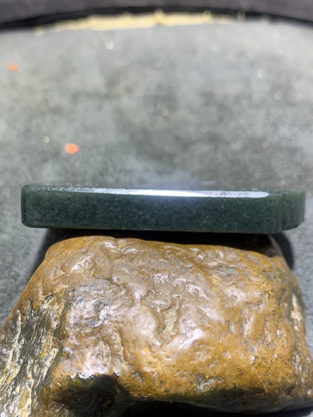 天然新疆和田青玉雕刻一心向佛牌子一块，