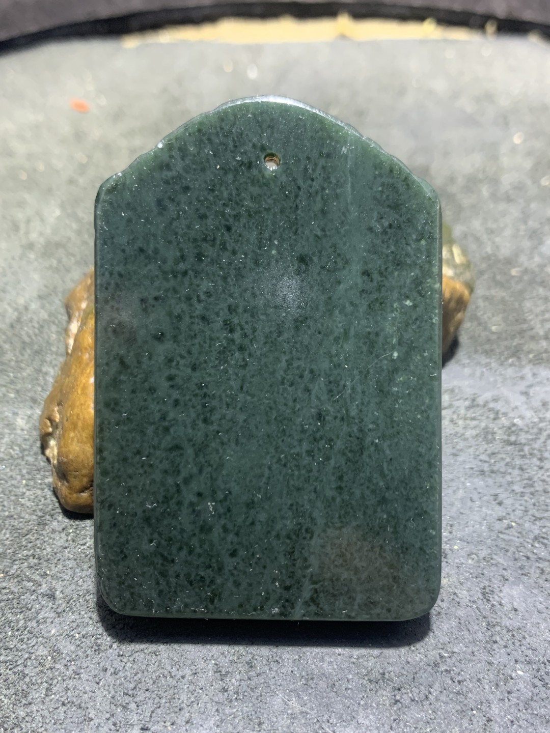 天然新疆和田青玉雕刻一心向佛牌子一块，