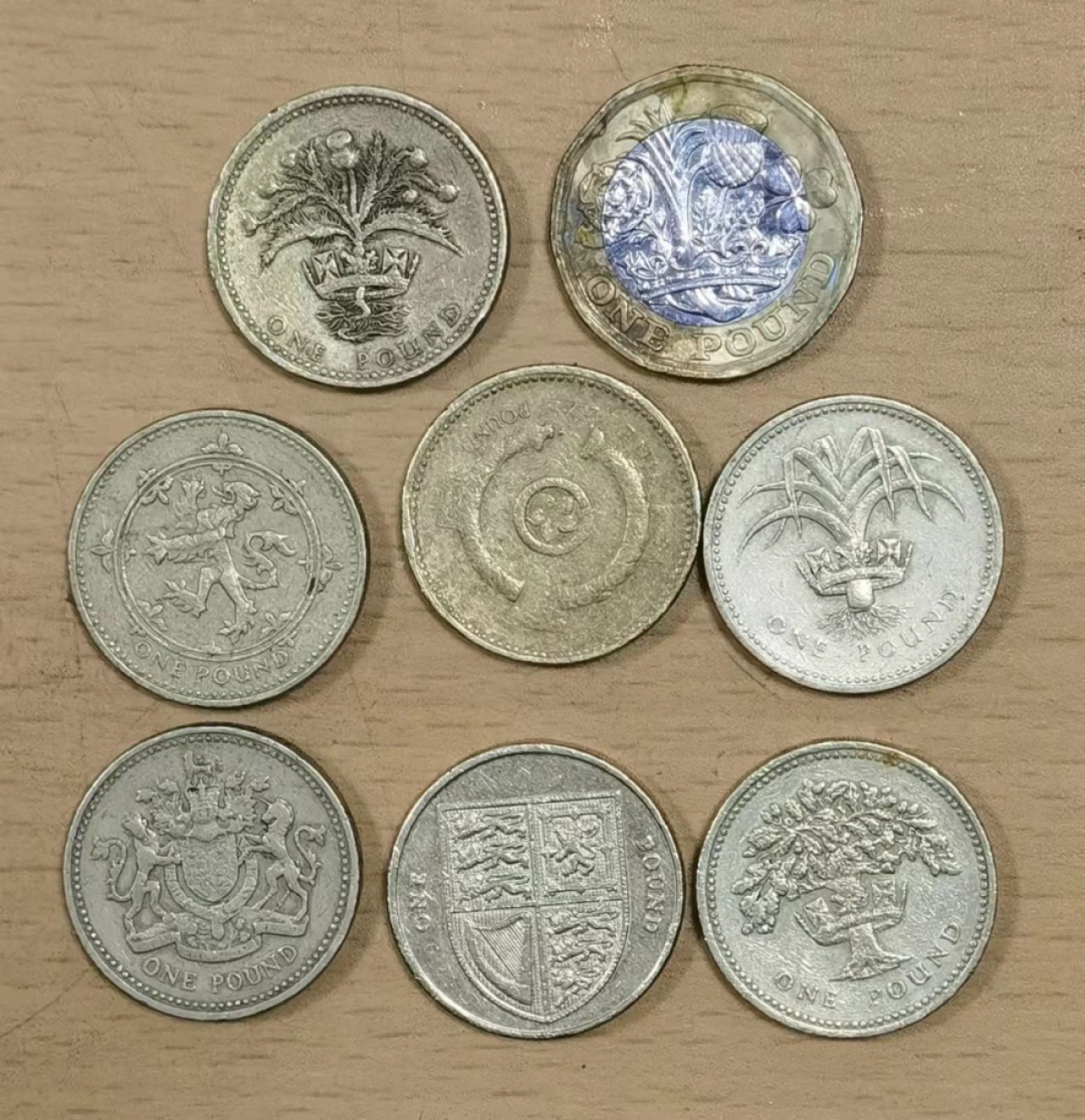 北京马甸外币专卖微拍第六十九期，外国非贵金属流通币，纪念币专场，陆续上新欢迎关注 流通品相1英镑8枚不重样