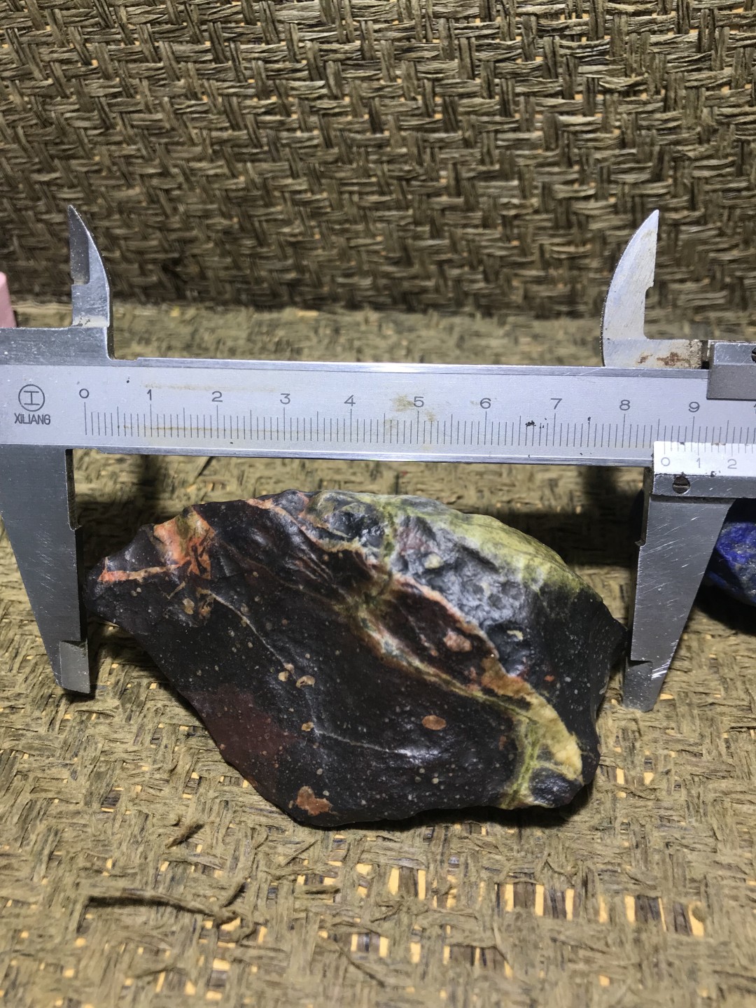 新疆新疆戈壁滩中磁月角砾原石一块，