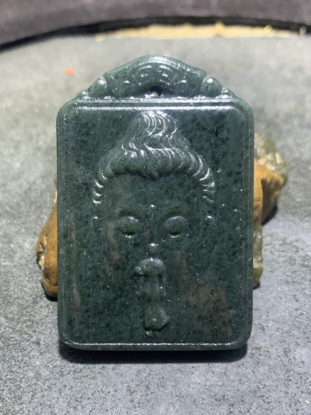 天然新疆和田青玉雕刻一心向佛牌子一块，