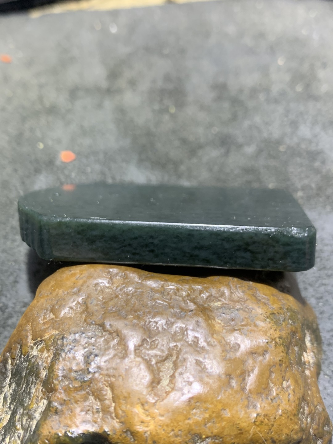 天然新疆和田青玉雕刻一心向佛牌子一块，
