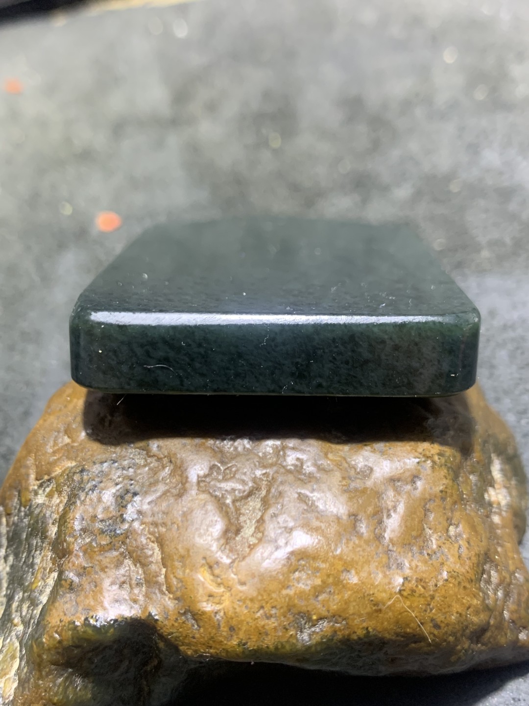 天然新疆和田青玉雕刻一心向佛牌子一块，