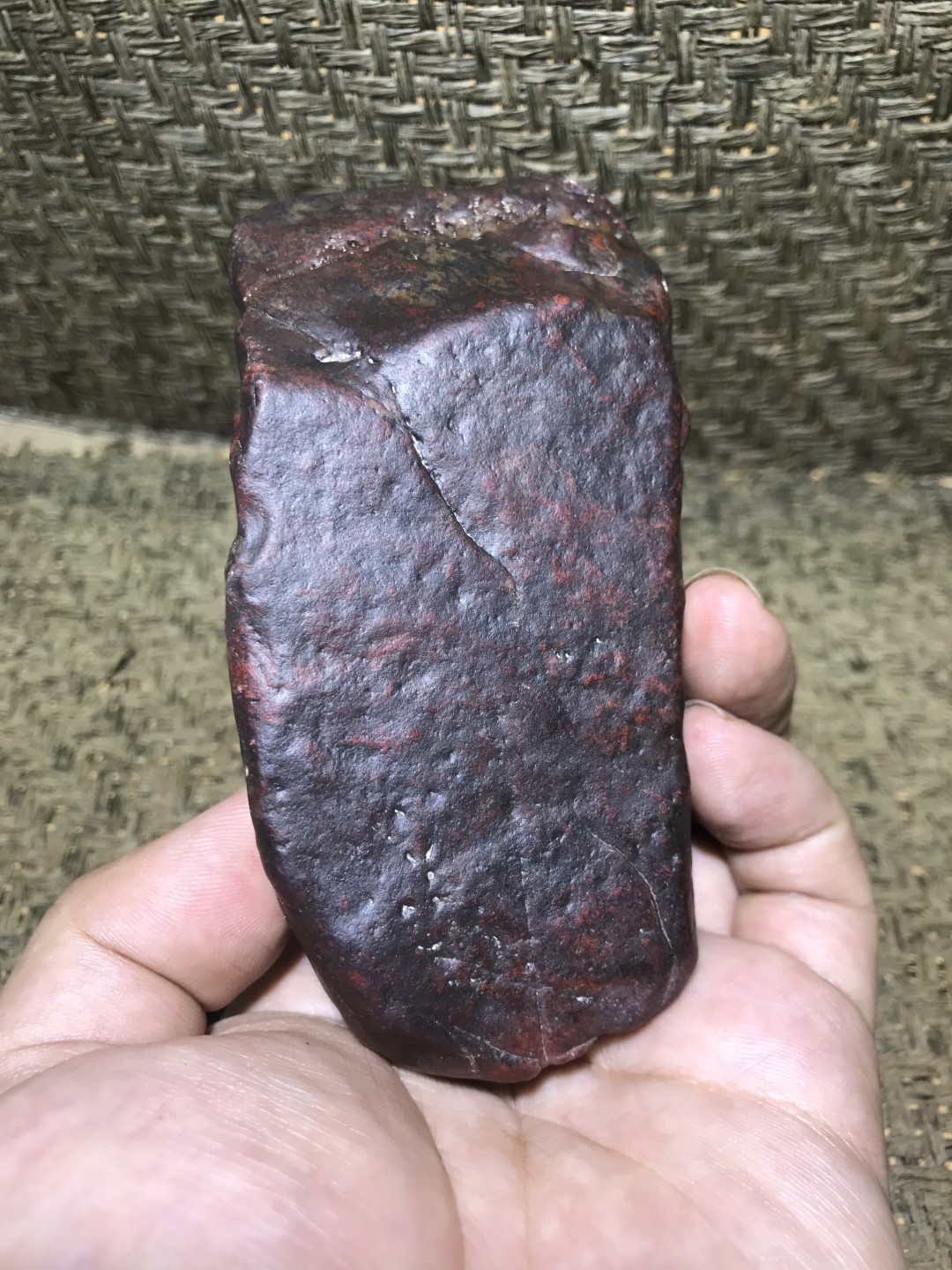 精美伊丁原石一块，