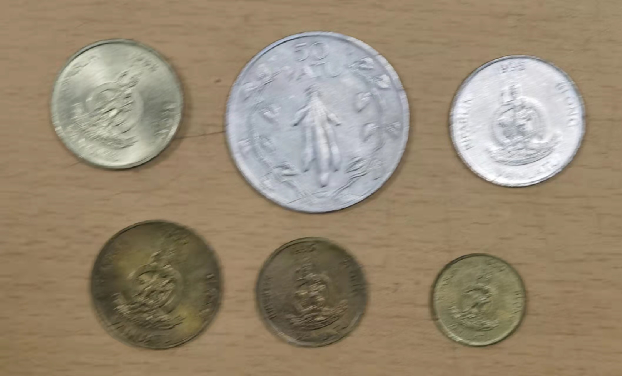 北京马甸外币专卖微拍第六十九期，外国非贵金属流通币，纪念币专场，陆续上新欢迎关注 瓦努阿图