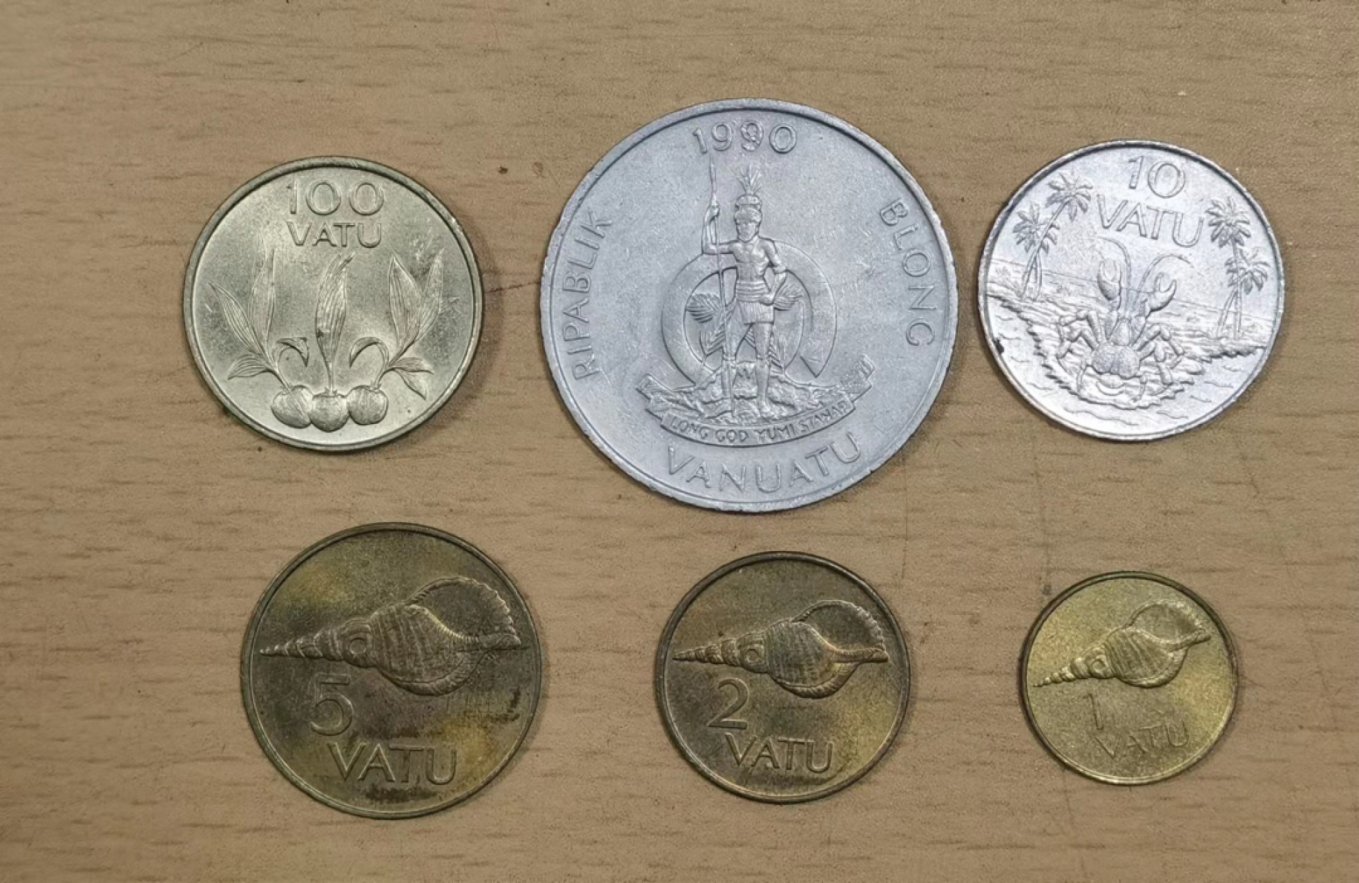 北京马甸外币专卖微拍第六十九期，外国非贵金属流通币，纪念币专场，陆续上新欢迎关注 瓦努阿图