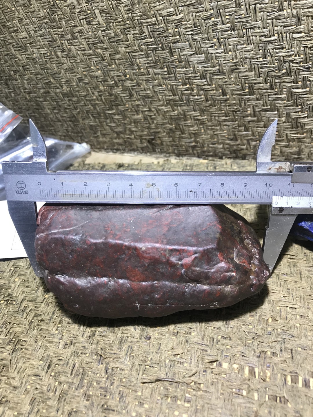 精美伊丁原石一块，