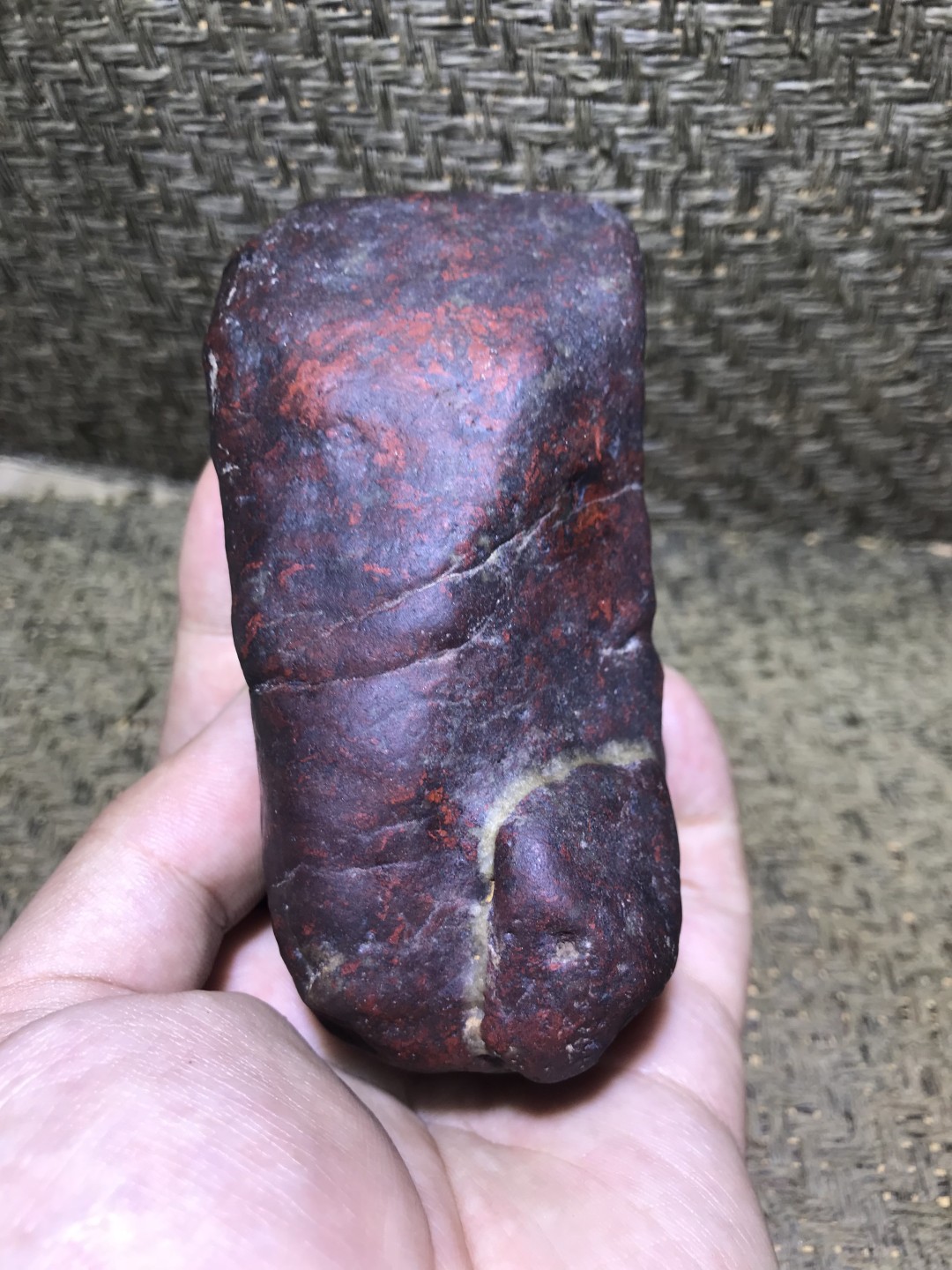 精美伊丁原石一块，