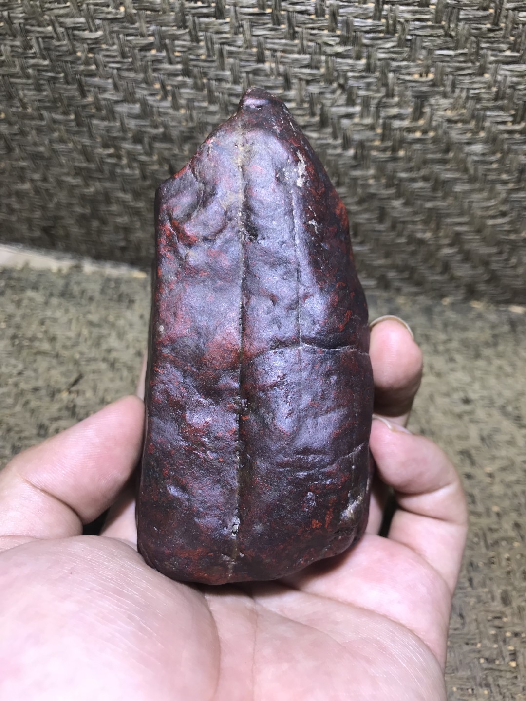 精美伊丁原石一块，
