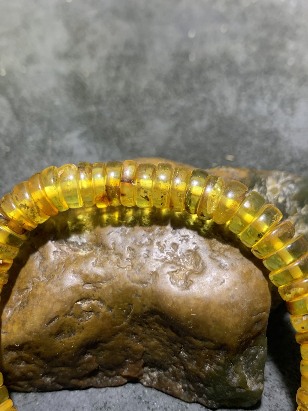 精美天然乌克兰蜜蜡隔片手串1条！