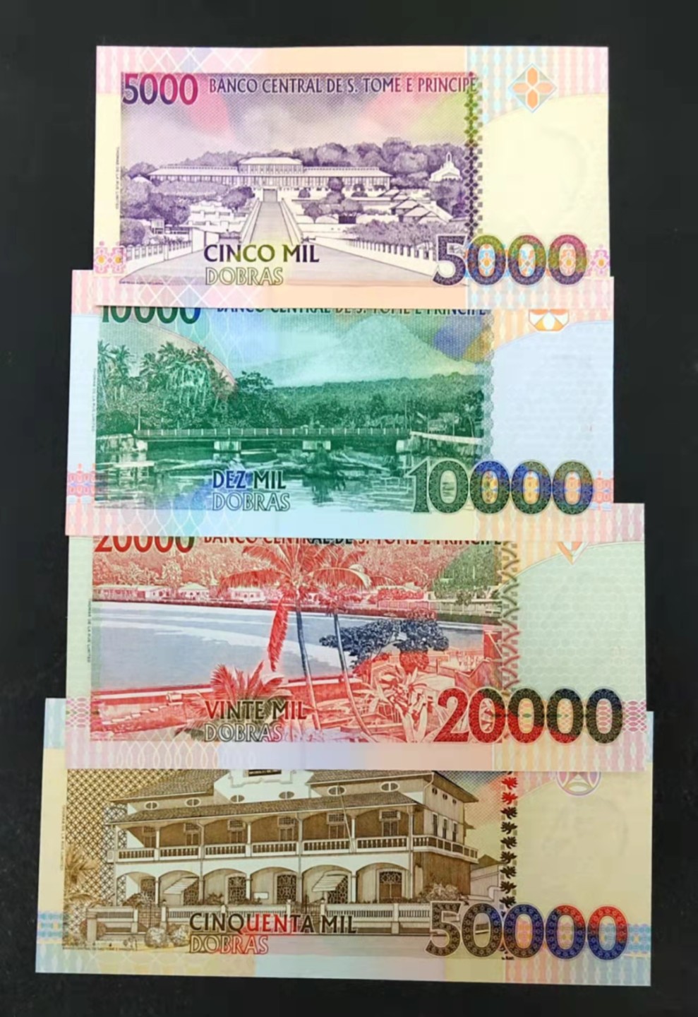 圣域骑士团 | 虎年新春上元节 专场 第二期（2022002期） 全新UNC 1996年 圣多美和普林西比 小全套4张 5000/10000/20000/50000面值 均为首发冠号 正面雕刻的小鸟栩栩如生