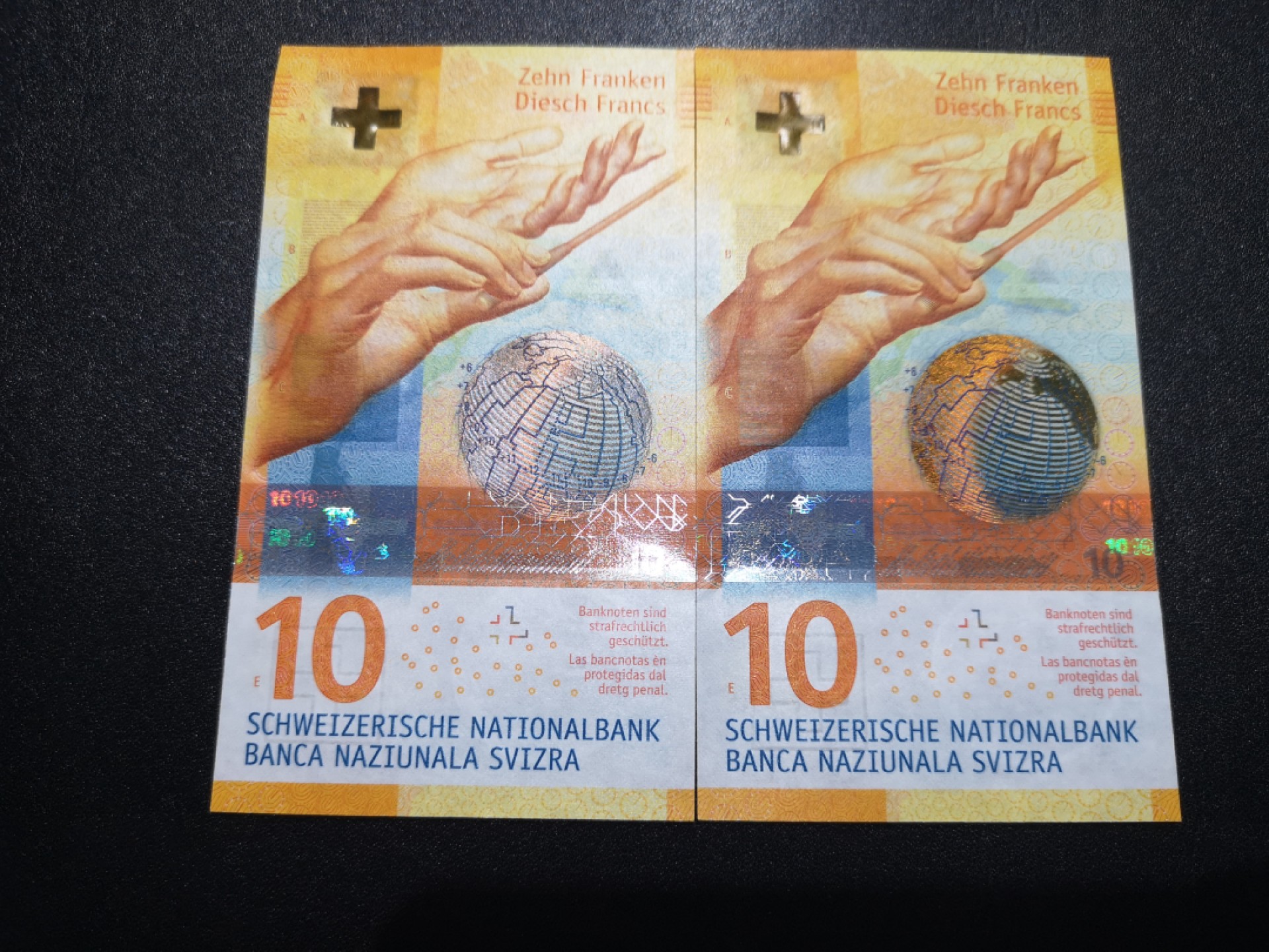 《外钞收藏家》第一百六十五期拍卖（本期80件） 瑞士10法郎手版 同刀相近两张 全新UNC