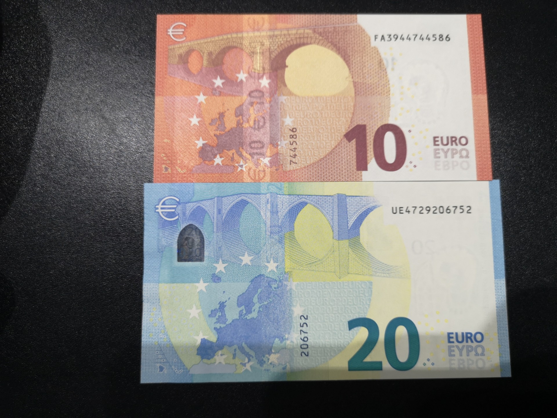 《外钞收藏家》第一百六十五期拍卖（本期80件） 最新版10、20欧元 全新UNC