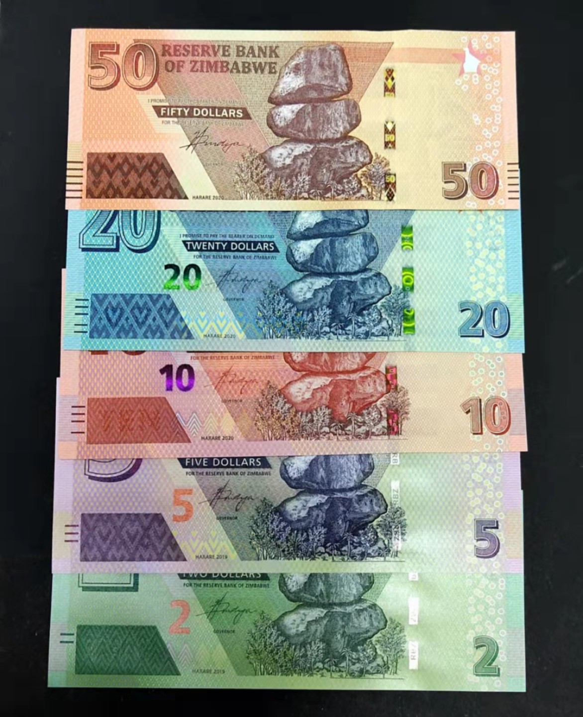 圣域骑士团 | 虎年新春上元节 专场 第二期（2022002期） 全新UNC 2019~2020年 津巴布韦一套 2/5/10/20/50元，其中20元与50元为AA首发冠号