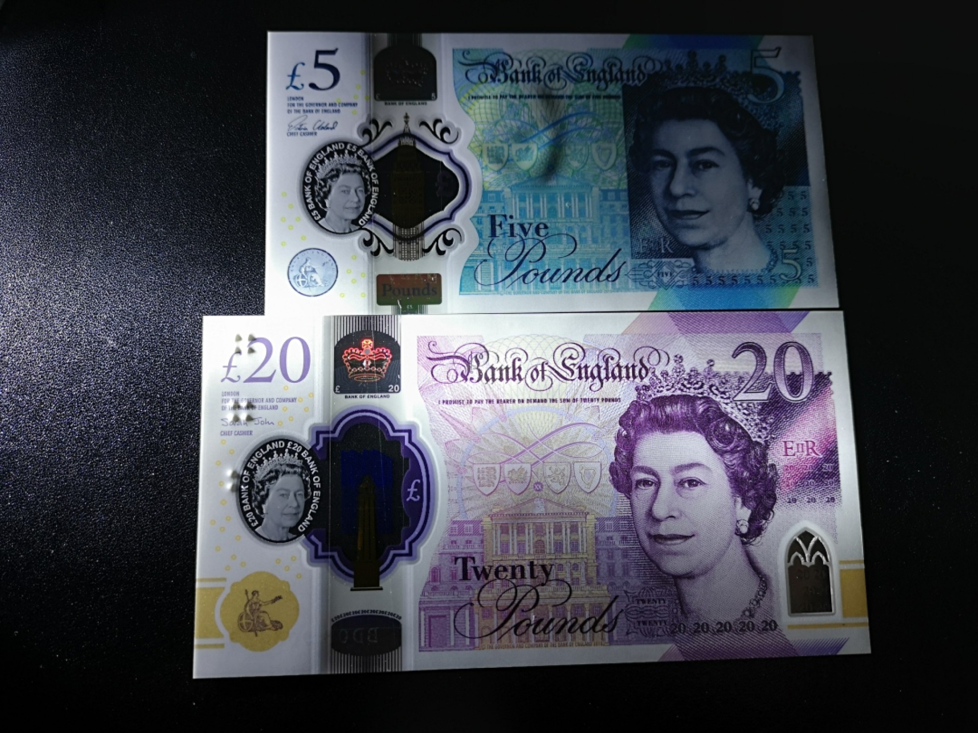 《外钞收藏家》第一百六十五期拍卖（本期80件） 最新版英镑 5、20镑 全新UNC