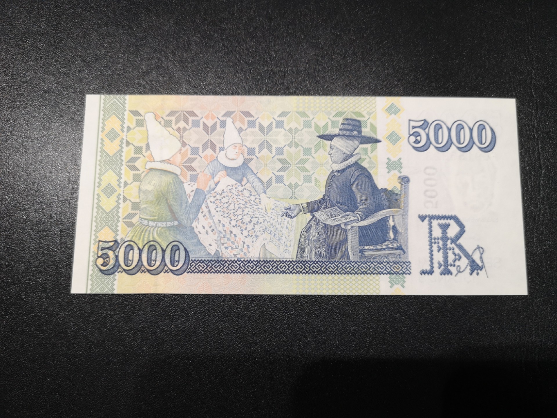 《外钞收藏家》第一百六十五期拍卖（本期80件） 2001年冰岛5000 全新UNC 无47