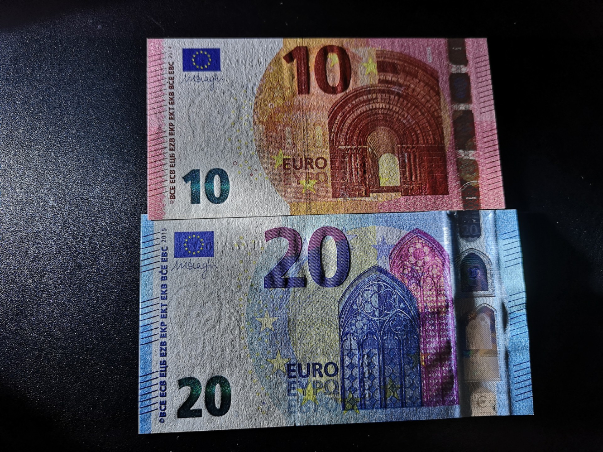 《外钞收藏家》第一百六十五期拍卖（本期80件） 最新版10、20欧元 全新UNC