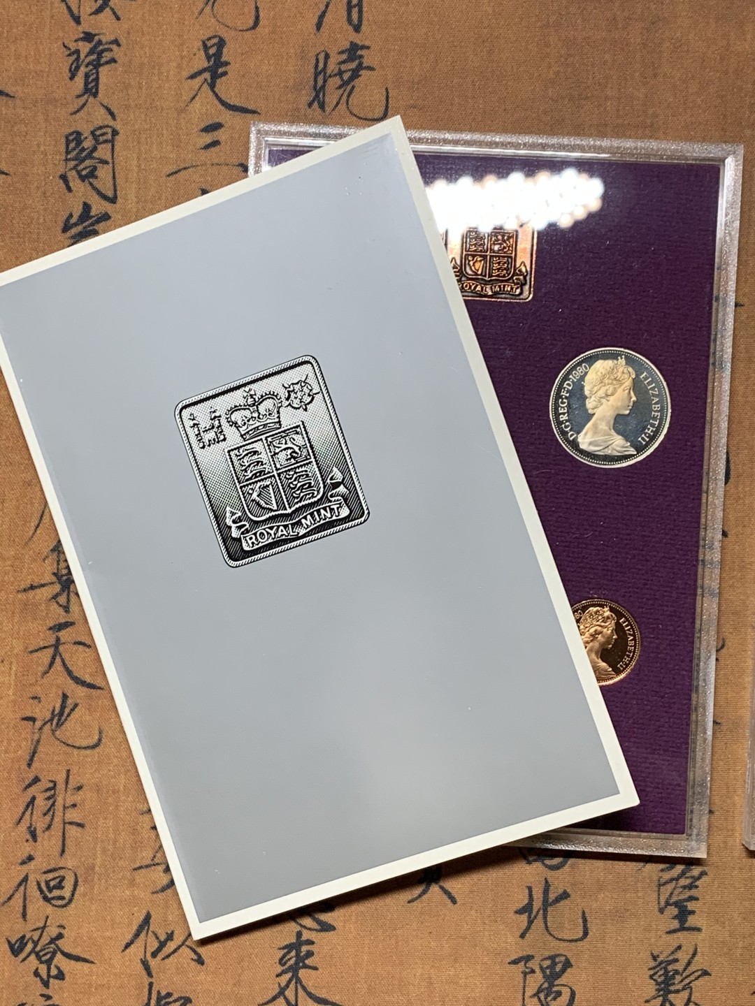 《竞宝斋》微拍-第32场-周日（全场顺丰包邮） 原盒英国1979/1980年6枚币和1枚章 精铸套币 完美状态