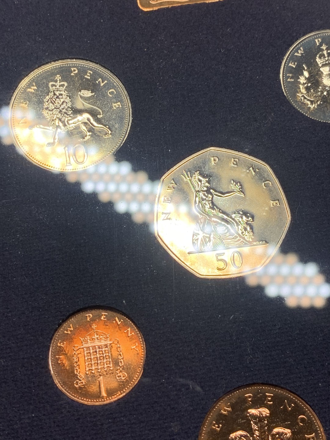 《竞宝斋》微拍-第32场-周日（全场顺丰包邮） 原盒英国1976年6枚币和1枚章 精铸套币 稀少 完美状态