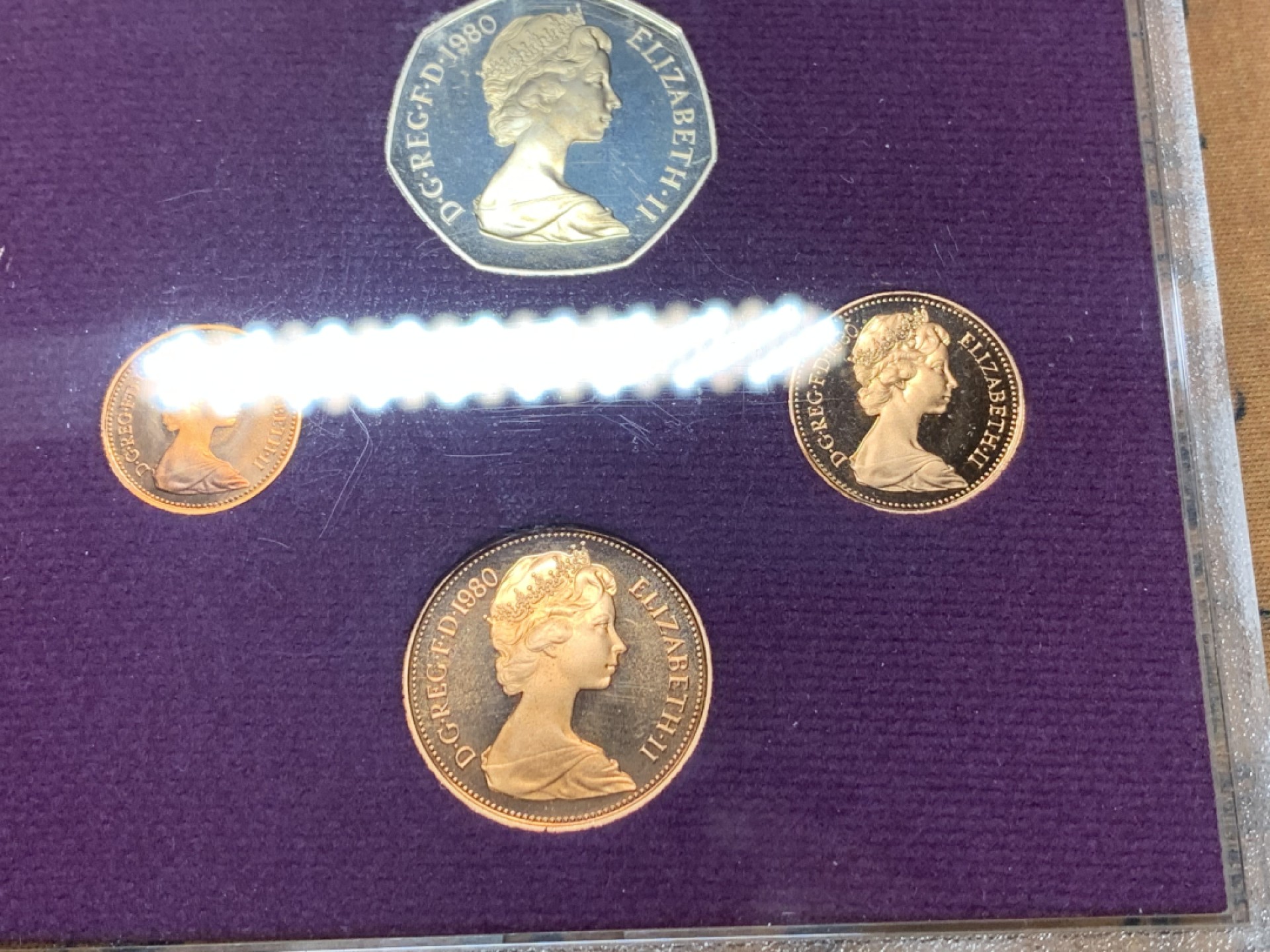 《竞宝斋》微拍-第32场-周日（全场顺丰包邮） 原盒英国1979/1980年6枚币和1枚章 精铸套币 完美状态