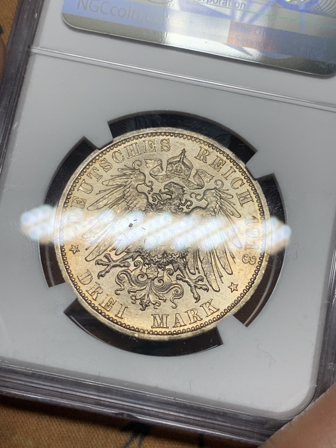 《竞宝斋》微拍-第32场-周日（全场顺丰包邮） NGC-MS63 德国普鲁士 1913年 威廉二世军装 3马克 金色顶级包浆 银币
