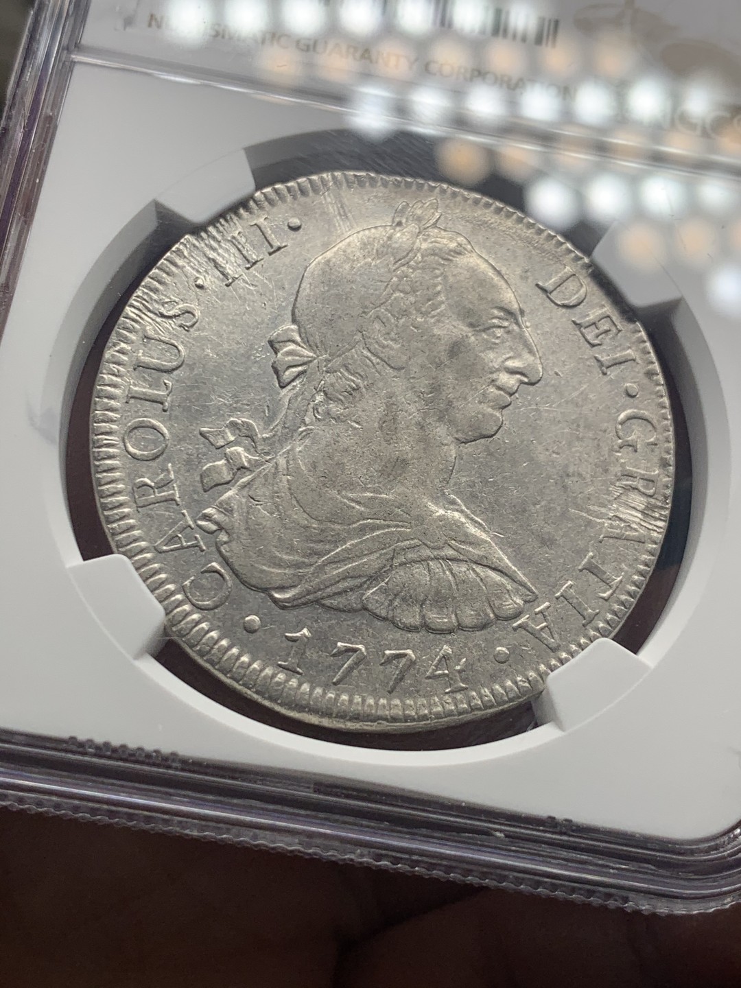 《竞宝斋》微拍-第32场-周日（全场顺丰包邮） NGC评级 墨西哥 1774年 卡三 8R 双柱 大银币 双面深打 状态不错