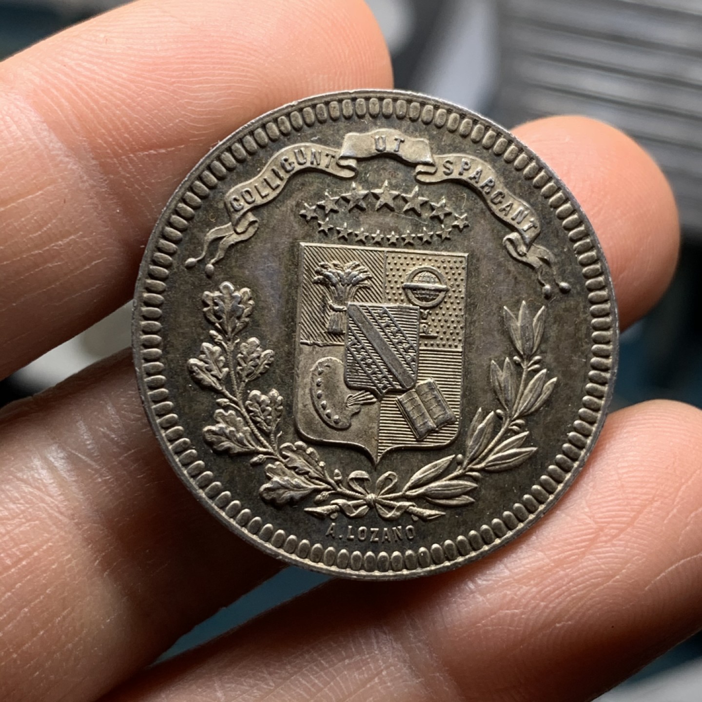 《竞宝斋》微拍-第32场-周日（全场顺丰包邮） 法国 圆形银质代币 Lozano设计 手指铭（1845-1860年）PL底板 纹饰精美 深五彩包浆 32mm直径 12克