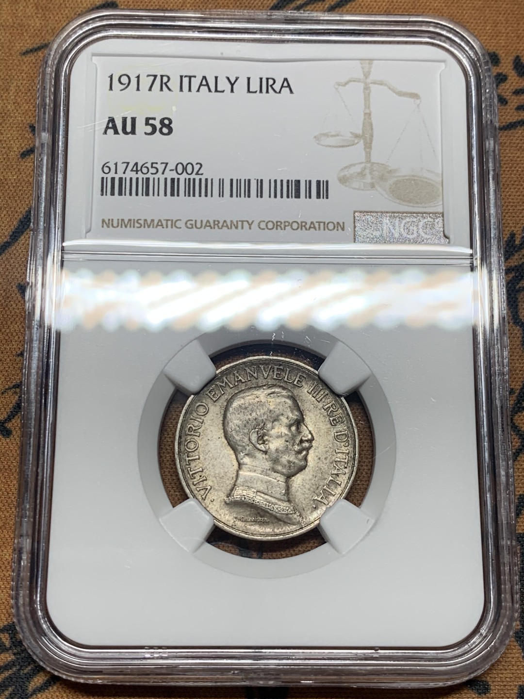 《竞宝斋》微拍-第32场-周日（全场顺丰包邮） NGC-AU58 意大利 1917年R 胜利马车 1里拉 银币 原味带光好品 1里拉的好品比2的少很多