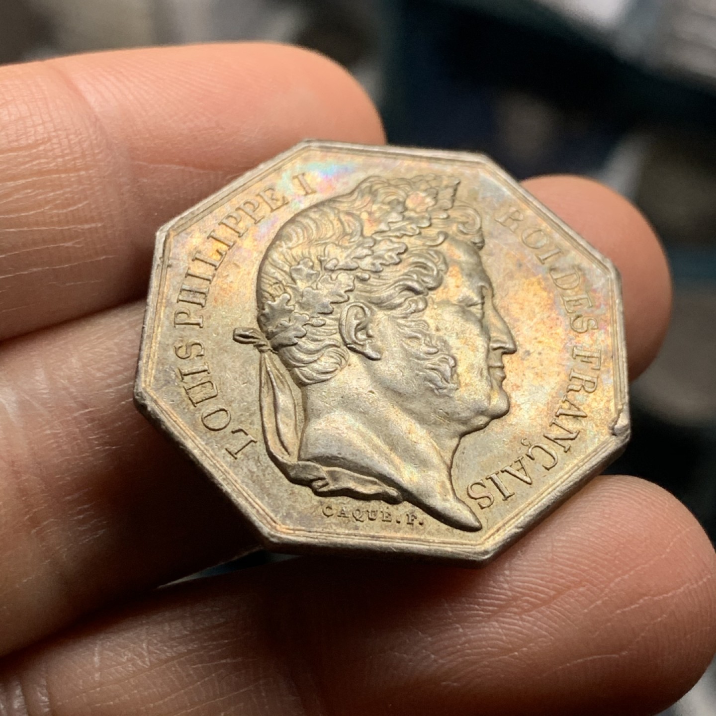 《竞宝斋》微拍-第32场-周日（全场顺丰包邮） 法国 1832年 菲利普 八角银质代币 带边铭 花冠未磨损 深五彩包浆带底光 对边30.8mm，对角33.2mm，12.3克