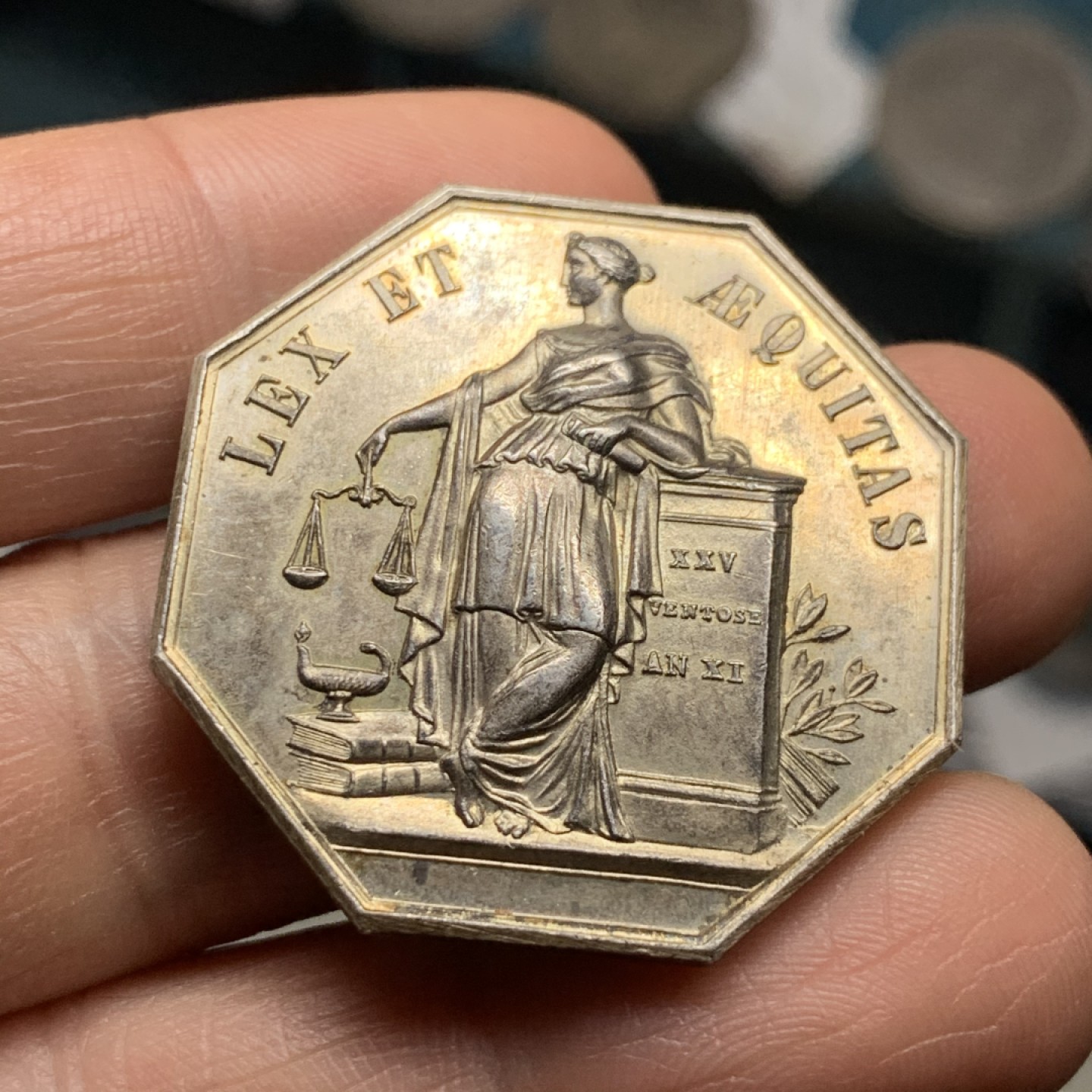 《竞宝斋》微拍-第32场-周日（全场顺丰包邮） 法国 里尔区公证人银质八角代币 丰饶角边铭 高浮雕设计细节完美 大尺寸加重 对边34.4mm，对角37mm，20.1克