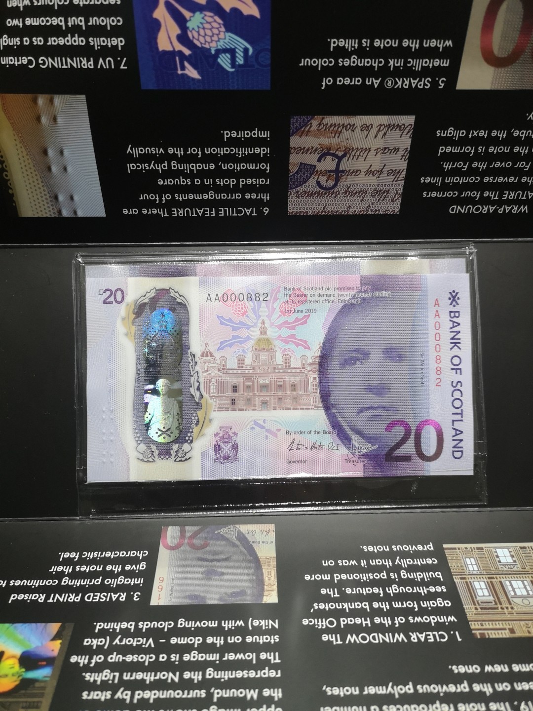 《外钞收藏家》第一百六十五期拍卖（本期80件） 苏格兰银行20镑2张 首发冠加纪念钞 百位号同号 精装册