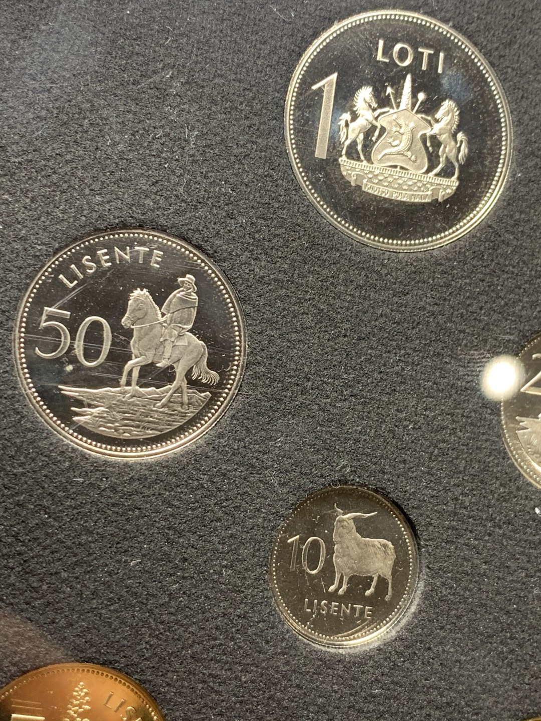 《竞宝斋》微拍-第32场-周日（全场顺丰包邮） 莱索托1979年精致纪念币 7枚封装