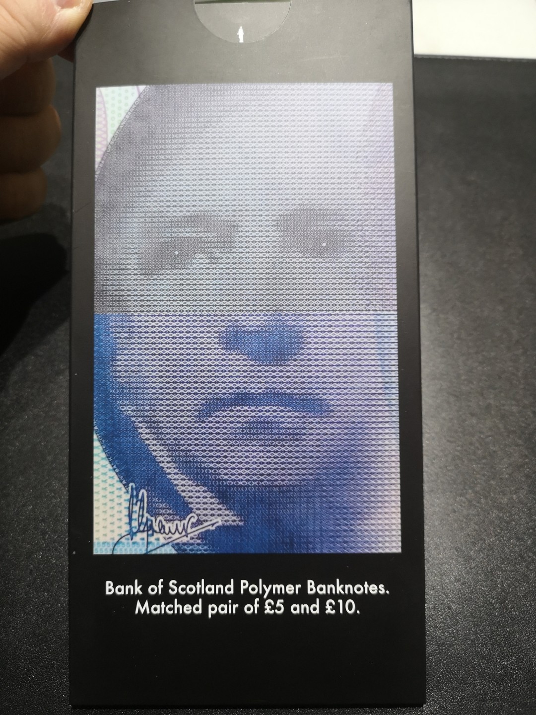 《外钞收藏家》第一百六十五期拍卖（本期80件） 苏格兰银行 5、10镑两张 首发冠 同号 千位号 精装册