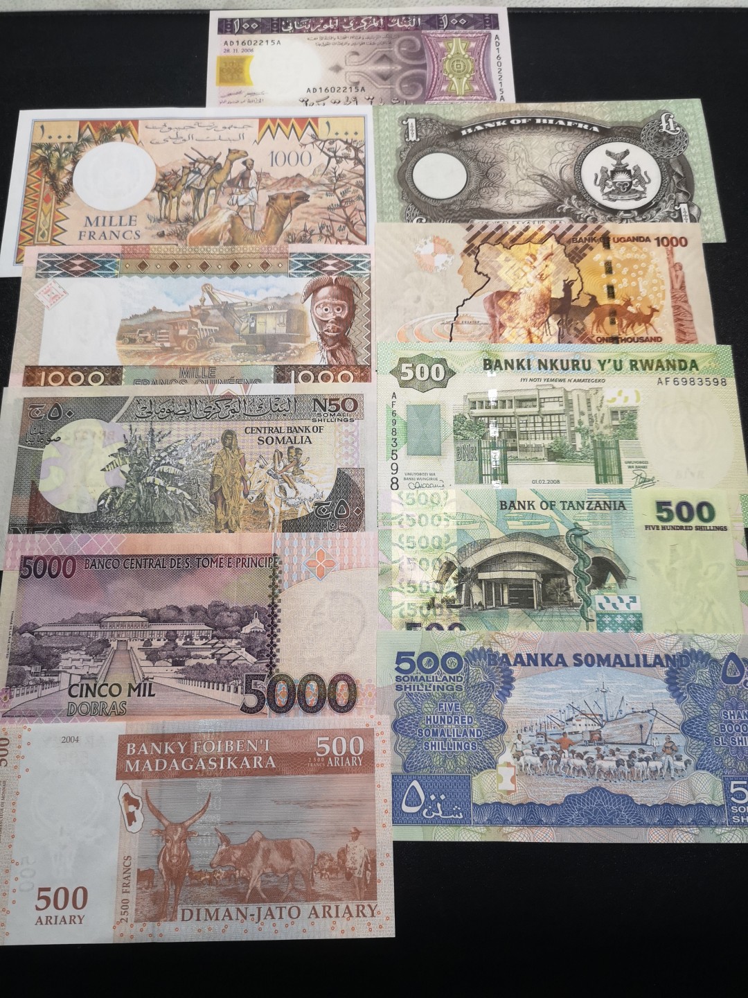 《外钞收藏家》第一百八十一期拍卖 非洲纸币11张 全新 个别有瑕疵