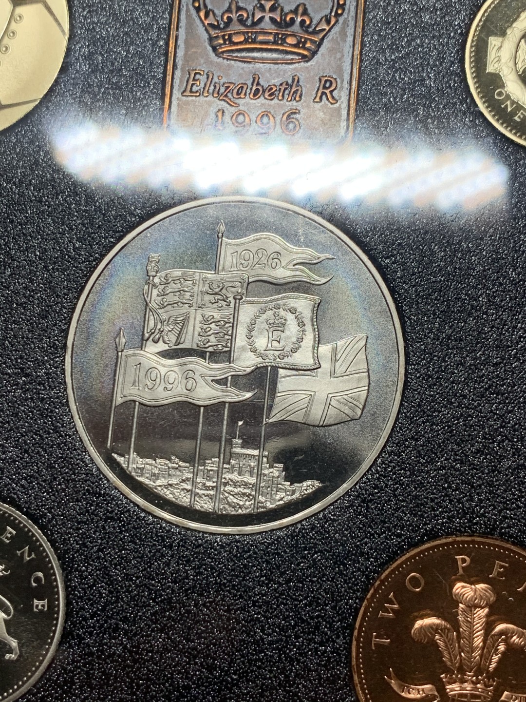 《竞宝斋》微拍-第32场-周日（全场顺丰包邮） 英国1996年精致纪念币带盒，有证书，9枚封装