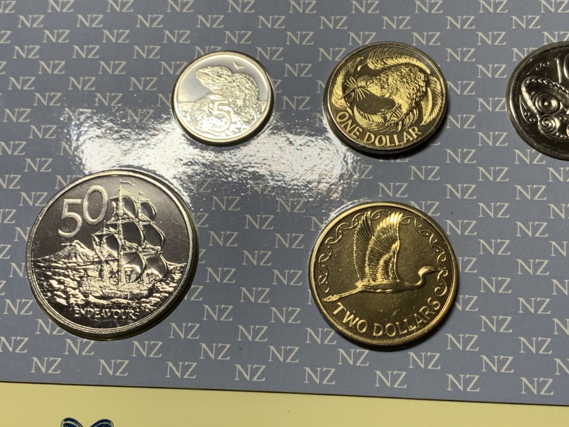 《竞宝斋》微拍-第32场-周日（全场顺丰包邮） 原封装 新西兰1990年 6枚币 卡装套币 非常少见的品种 完美状态