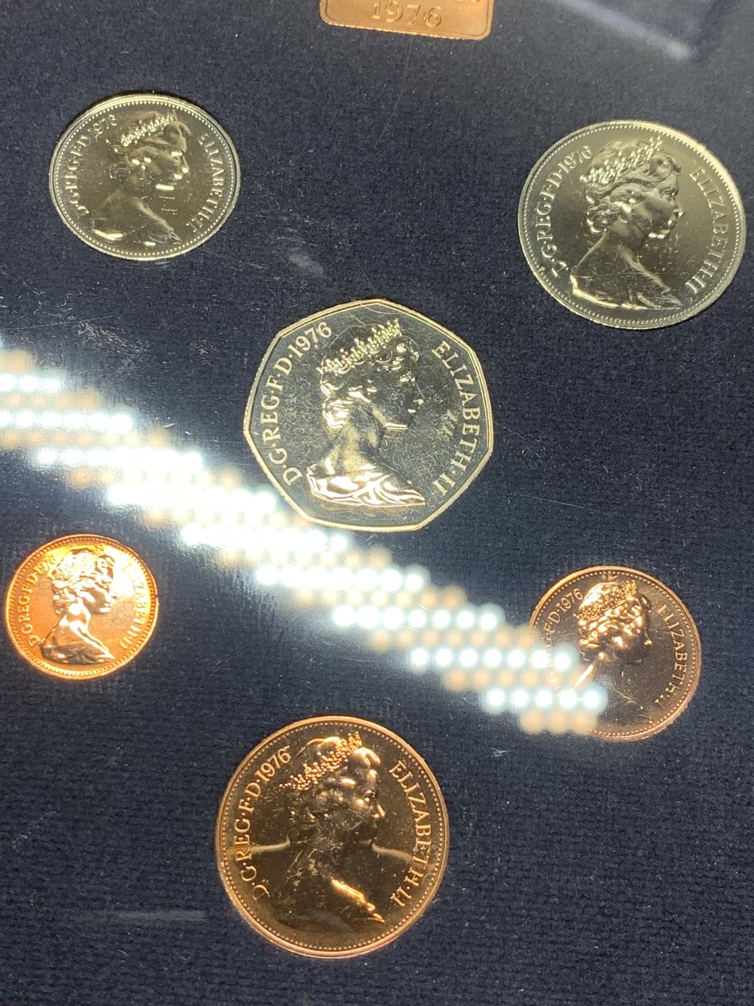 《竞宝斋》微拍-第32场-周日（全场顺丰包邮） 原盒英国1976年6枚币和1枚章 精铸套币 稀少 完美状态