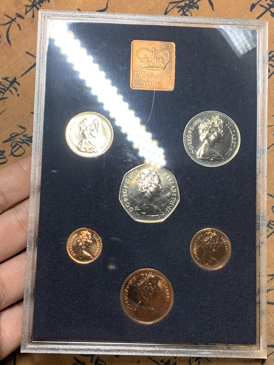 《竞宝斋》微拍-第32场-周日（全场顺丰包邮） 原盒英国1976年6枚币和1枚章 精铸套币 稀少 完美状态