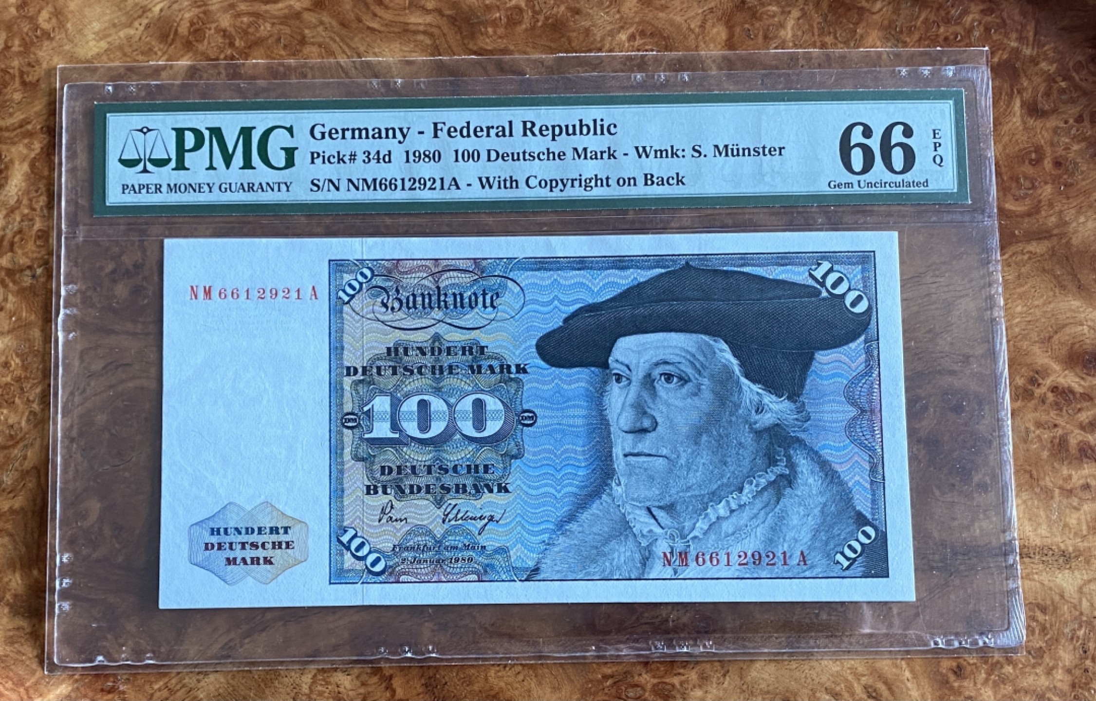 得物拍卖 Chase Auction  第2期 - -世界纸币精粹（二） 1980年100马克，PMG66分！头像为地图制图大师，塞巴斯蒂安·明斯特，代表作《宇宙地理学，新与旧》和1544年的《宇宙志》，明斯特肖像画出自小汉斯·荷尔拜因的笔下。
