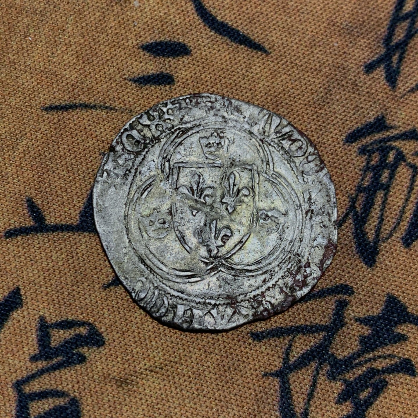 《竞宝斋》微拍-第32场-周日（全场顺丰包邮） 法国中世纪 1布莱卡银币 1436-1461年铸造 查理七世,圣女贞德所侍奉的君主，任内打赢了英法百年战争期 百年战争期间铸造