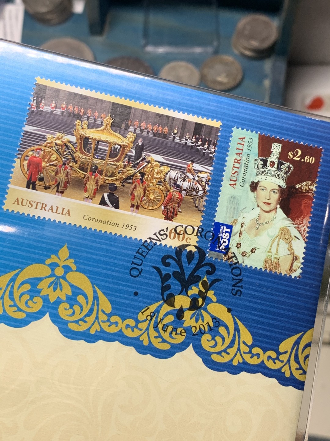 《竞宝斋》微拍-第32场-周日（全场顺丰包邮） 澳大利亚2013年卡册，带两枚皇冠纪念币，两枚伊丽莎白邮票，