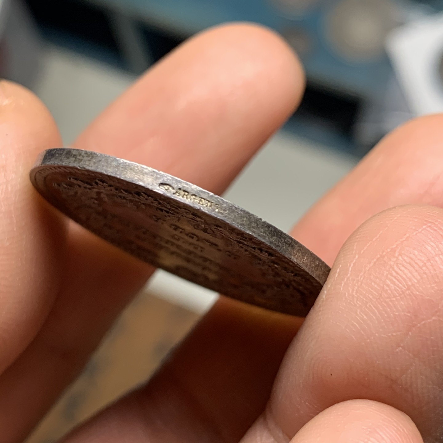 《竞宝斋》微拍-第32场-周日（全场顺丰包邮） 法国 圆形银质代币 Lozano设计 手指铭（1845-1860年）PL底板 纹饰精美 深五彩包浆 32mm直径 12克