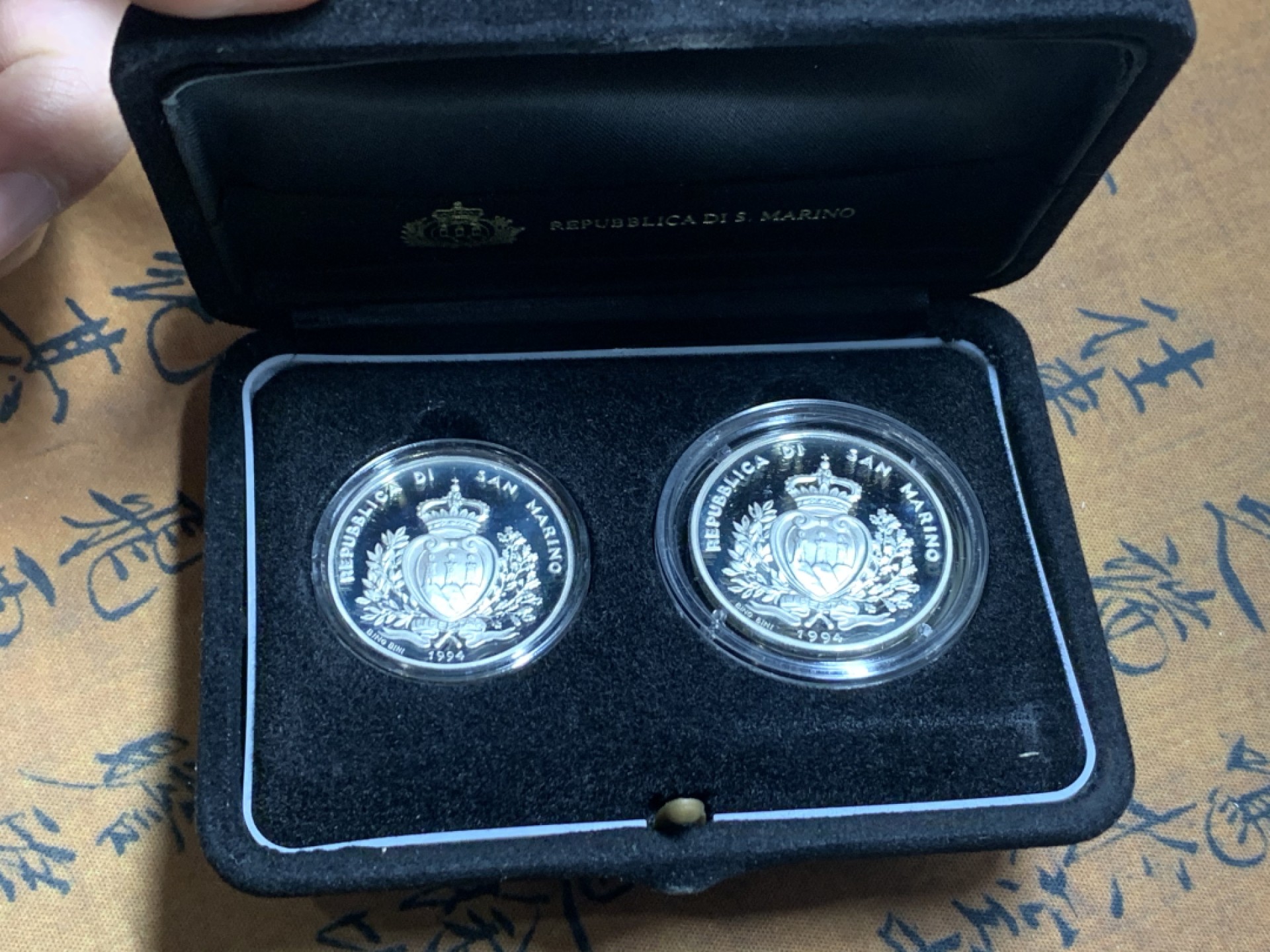 《竞宝斋》微拍-第32场-周日（全场顺丰包邮） 原盒证书 圣马力诺 1994年 美国世界杯纪念 500/1000里拉 精制PROOF银币一对 完美状态