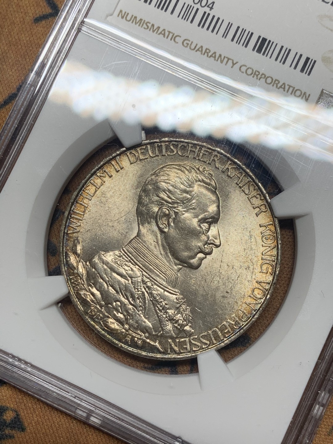 《竞宝斋》微拍-第32场-周日（全场顺丰包邮） NGC-MS63 德国普鲁士 1913年 威廉二世军装 3马克 金色顶级包浆 银币