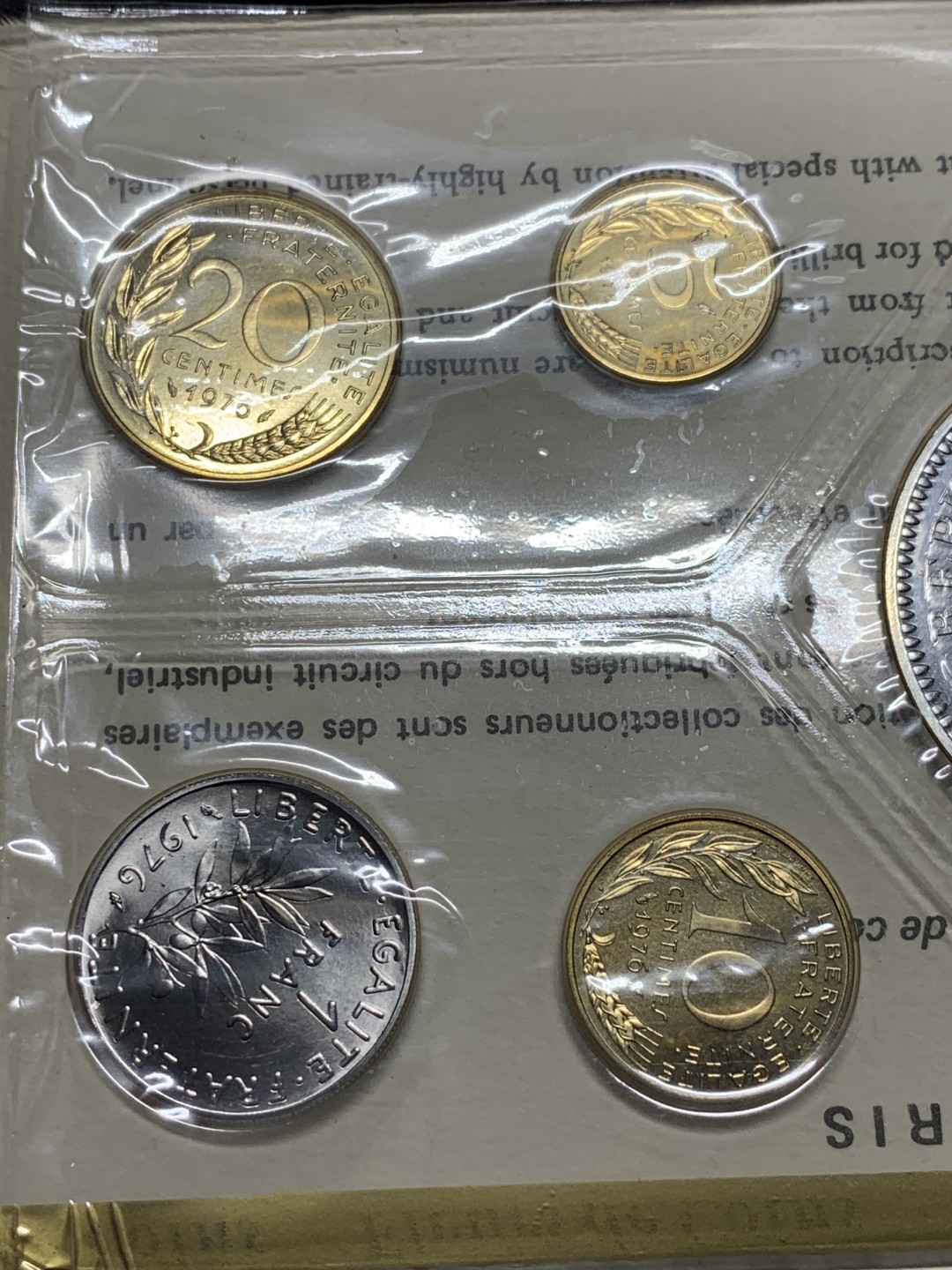 《竞宝斋》微拍-第32场-周日（全场顺丰包邮） 法国，1976年，原盒塑封官方套币，其中一枚大力神50法郎银币。