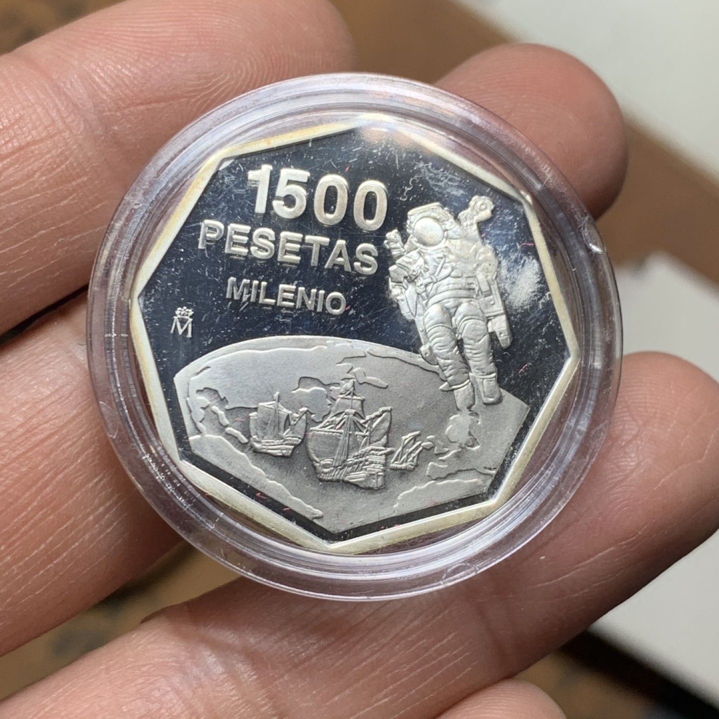 《竞宝斋》微拍-第32场-周日（全场顺丰包邮） 原盒证书 西班牙 1999年 千禧年纪念 1500比塞塔 精制PROOF银币 少见品种