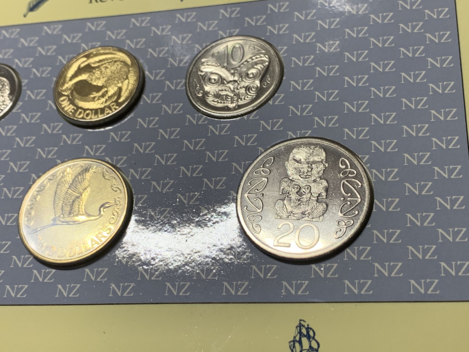 《竞宝斋》微拍-第32场-周日（全场顺丰包邮） 原封装 新西兰1990年 6枚币 卡装套币 非常少见的品种 完美状态